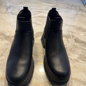 UGG Men’s Chelsea Lug Boots Black Size 9